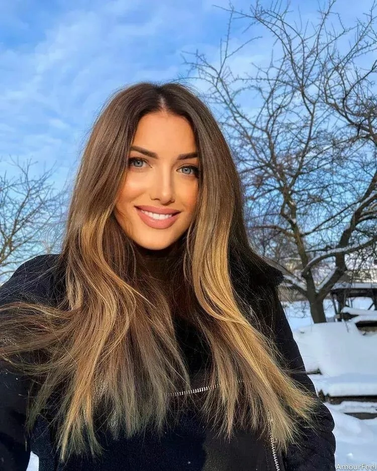 Yana, 30