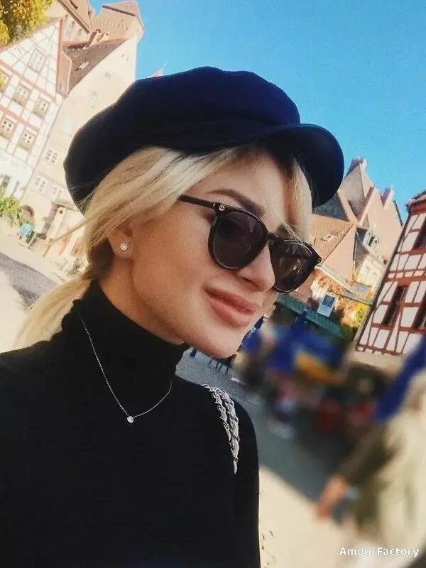 Yulia, 28