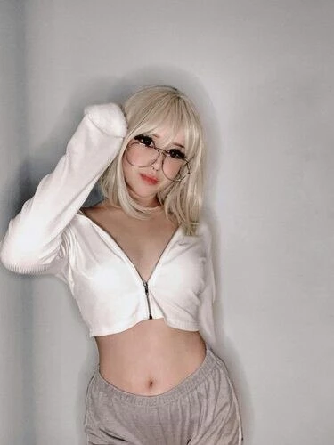 Amy Louise, 21