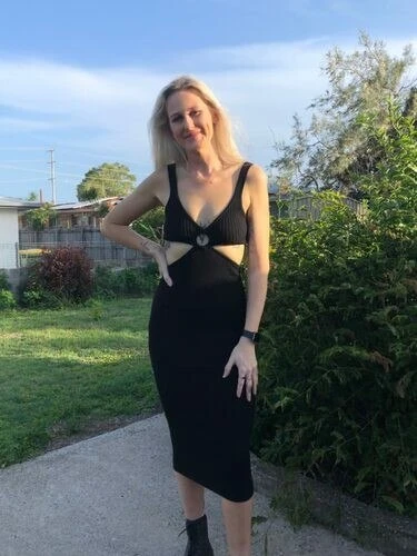 Naomi, 24