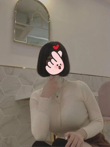 Alexandra, 23
