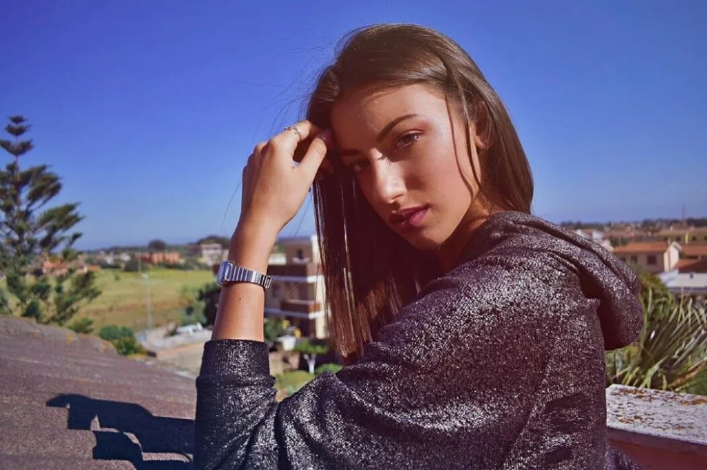 Justcuriousaubrey, 24